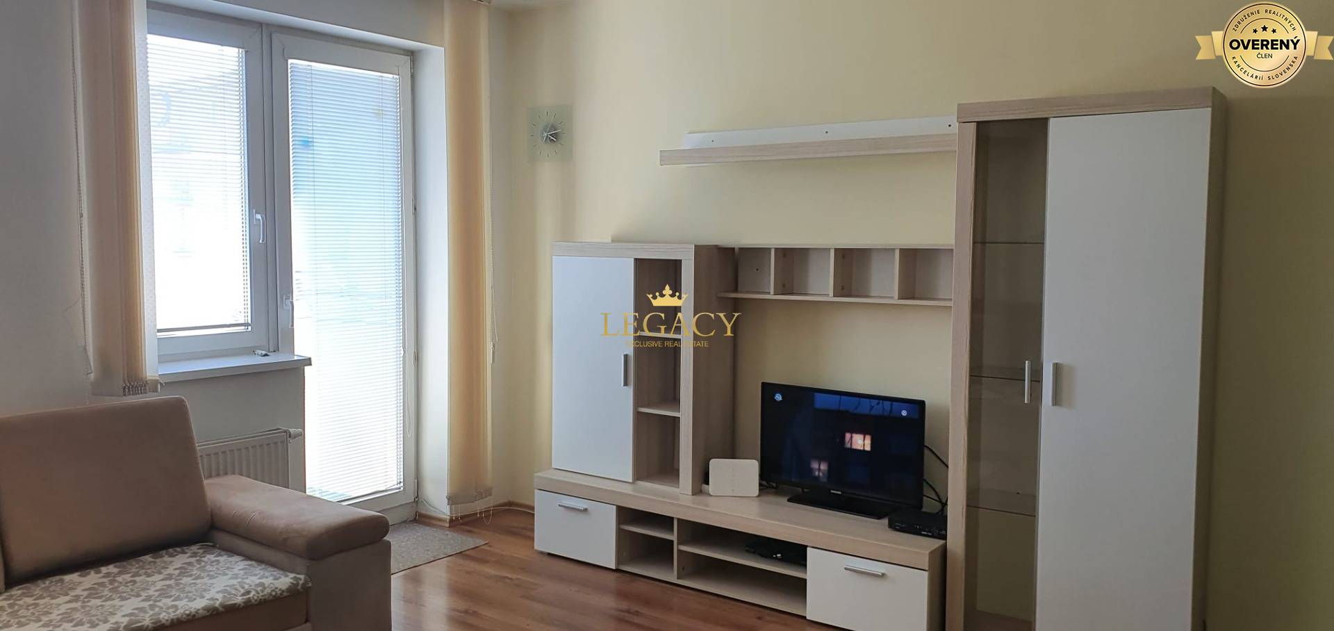 byt petržalka obyvačka.JPG