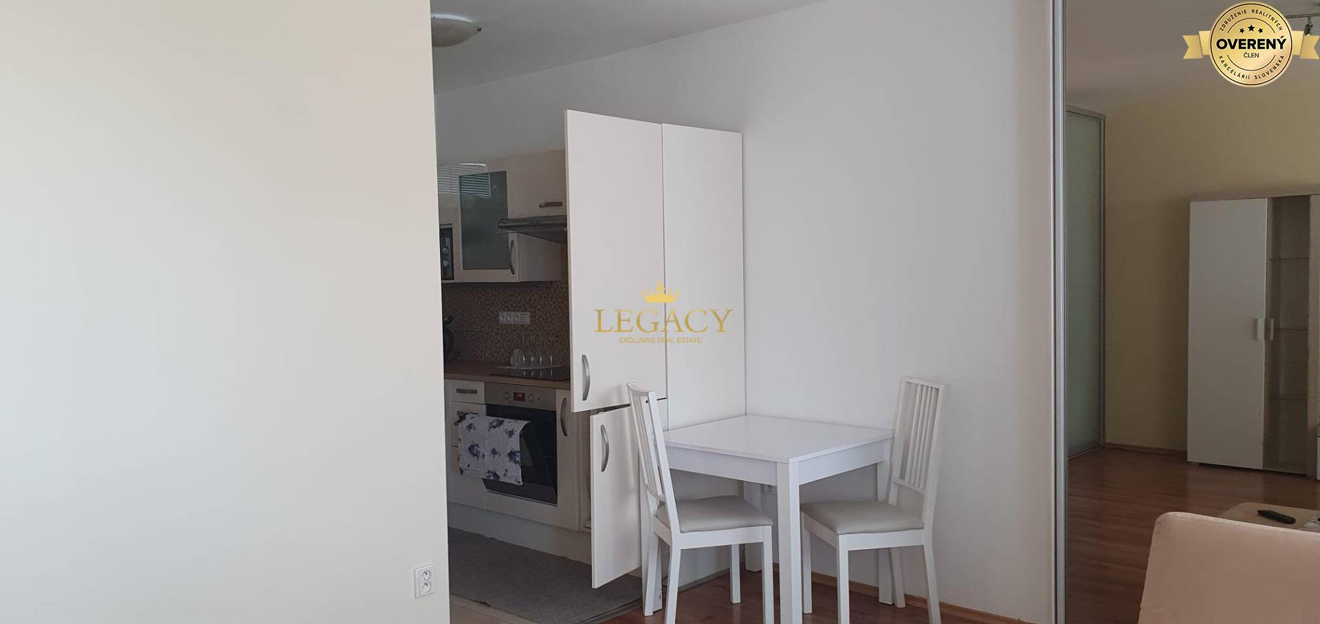 byt petržalka stolik.jpg